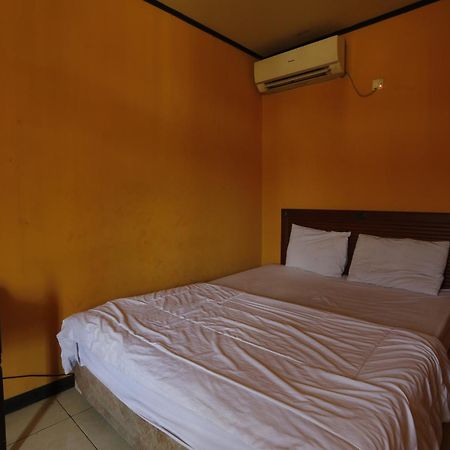 Oyo 93119 Guest House Leo Patra Muara Badak Екстериор снимка