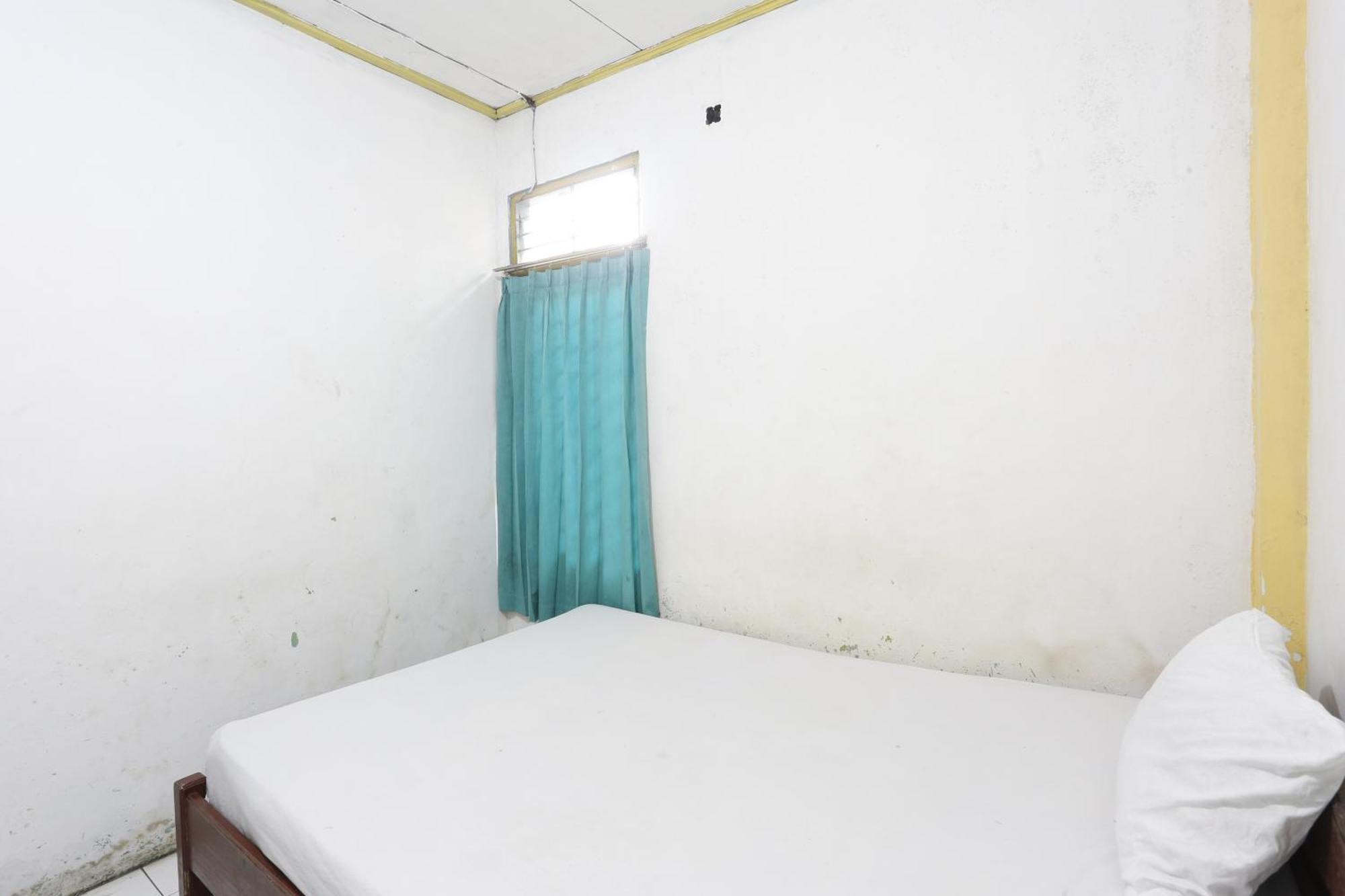 Oyo 93119 Guest House Leo Patra Muara Badak Екстериор снимка